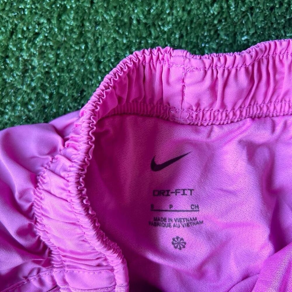 Nike Women's Pink Shorts - Picture 5 of 8